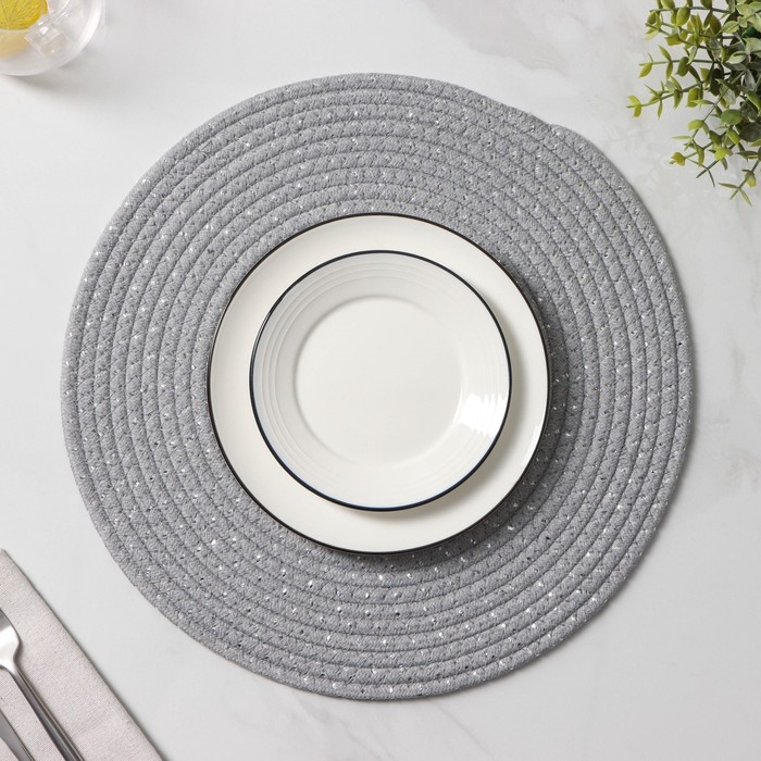 Салфетка сервировочная на стол Доляна &laquo;Блеск&raquo;, d=37 см, цвет серый