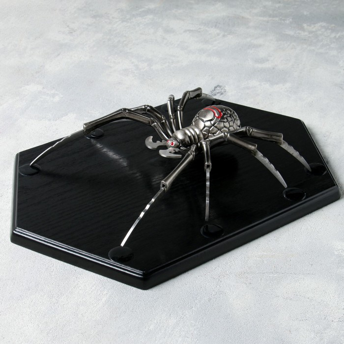 Сувенирное оружие на планшете &laquo;Паук&raquo;