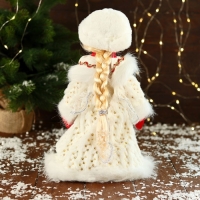 Снегурочка "В текстурной шубке" 32 см, белый Снегурочка "В текстурной шубке" 32 см, белый