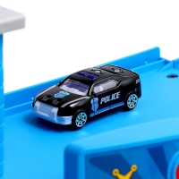 Парковка &laquo;Полицейский участок&raquo;, с металлическими машинками и вертолётом