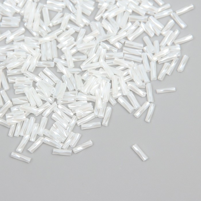 Бисер стекло 2х6 мм "Спиральные трубочки. Белый перламутр" 10 гр &asymp;300 шт