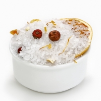 Соль для ванны с апельсином, цедрой мандарина, можжевеловой ягодой и календулой, 400 г, Новый Год Соль для ванны с апельсином, цедрой мандарина, можжевеловой ягодой и календулой, 400 г, Новый Год