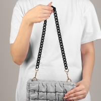 Цепочка для сумки, пластиковая, с карабинами, 15 &times; 21 мм, 68 см, цвет чёрный/золотой