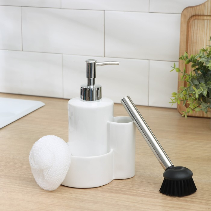 Дозатор для моющего средства Доляна &laquo;Милитари&raquo;, 370 мл, с губкой и щёткой, цвет белый