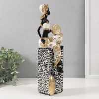 Сувенир полистоун "Африканка с бубном на колонне с узорами" бело-черный, золото 10,5х9х32 см   10325