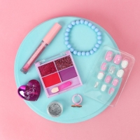 Набор детской косметики &laquo;Волшебство в твоих руках&raquo;, тени, блеск для губ, накладные ногти, глиттер, кольцо, браслет