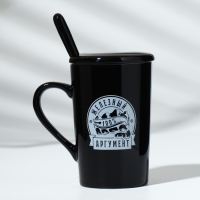 Кружка керамическая «Аргумент», 420 мл, с ложкой и крышкой, цвет чёрный Кружка керамическая «Аргумент», 420 мл, с ложкой и крышкой, цвет чёрный