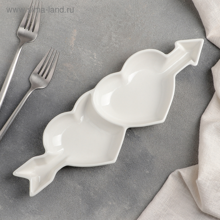 Менажница керамическая 2 ячейки «Влюблённые сердца», 31×10×2,5 см Менажница керамическая 2 ячейки «Влюблённые сердца», 31×10×2,5 см