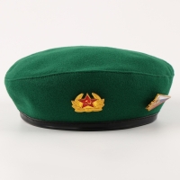 Карнавальный набор «Сильный солдат» зелёный берет, размер 54-56, значок, флажок Карнавальный набор «Сильный солдат» зелёный берет, размер 54-56, значок, флажок