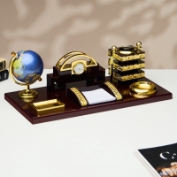 Набор настольный 6в1 (блок д/бумаг, подст. д/печати, карандашница, часы, визитница,глобус) Набор настольный 6в1 (блок д/бумаг, подст. д/печати, карандашница, часы, визитница,глобус)