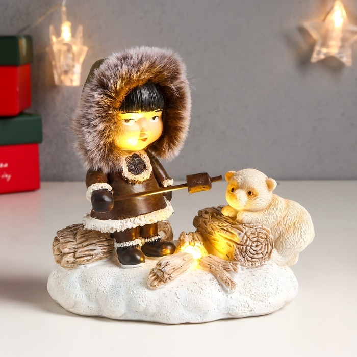 Сувенир полистоун световой Сувенир полистоун световой "Малыш и белый медвежонок - посиделки у костра" 12,5х8х13,5 см