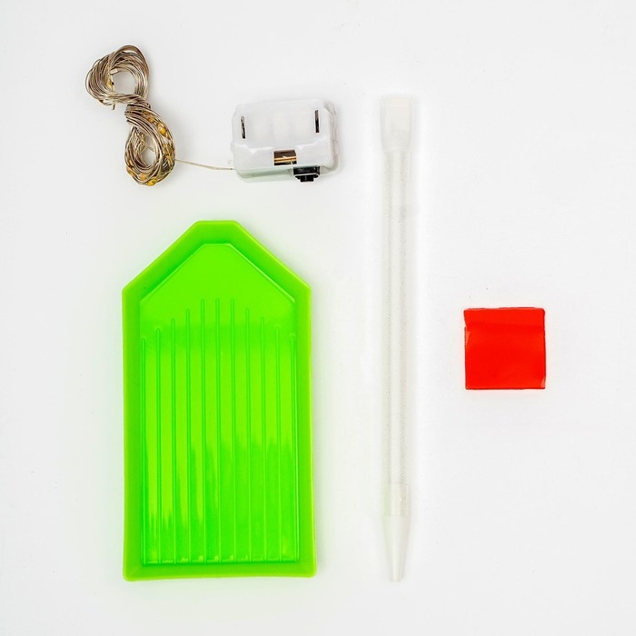 Новогодняя алмазная мозаика с гирляндой на подрамнике с частичным заполнением &laquo;Новый год. Фонари&raquo;, 20 х 30 см