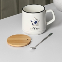 Кружка керамическая с крышкой и ложкой &laquo;Звезда&raquo;, 350 мл, цвет белый