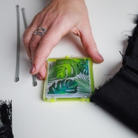 Игольница магнитная «Тропики», с иглами, 7 × 8 см, цвет жёлтый Игольница магнитная «Тропики», с иглами, 7 × 8 см, цвет жёлтый