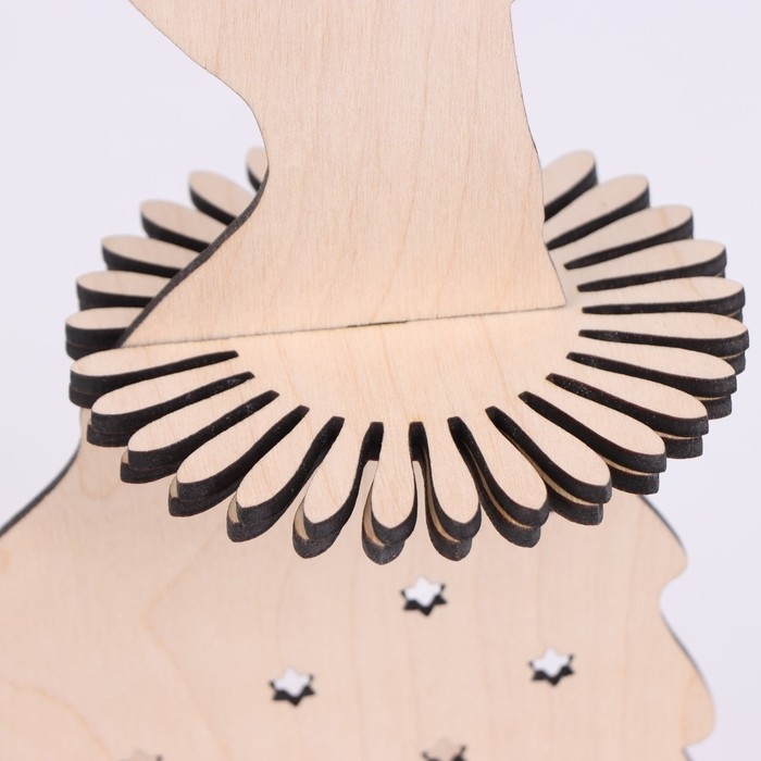 Салфетница &laquo;Дама с веером&raquo;, фанера