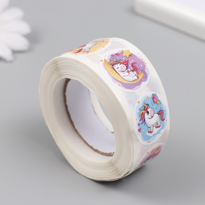 Наклейка бумага Наклейка бумага "Мечтательный единорог" d=2,5 см 500 шт в рулоне 3х6,5х6,5 см