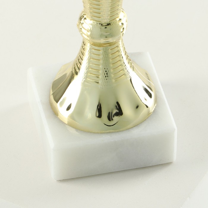 Кубок 150С, наградная фигура, золото, подставка камень, 17,3 х 7 х 5 см. Кубок 150С, наградная фигура, золото, подставка камень, 17,3 х 7 х 5 см.