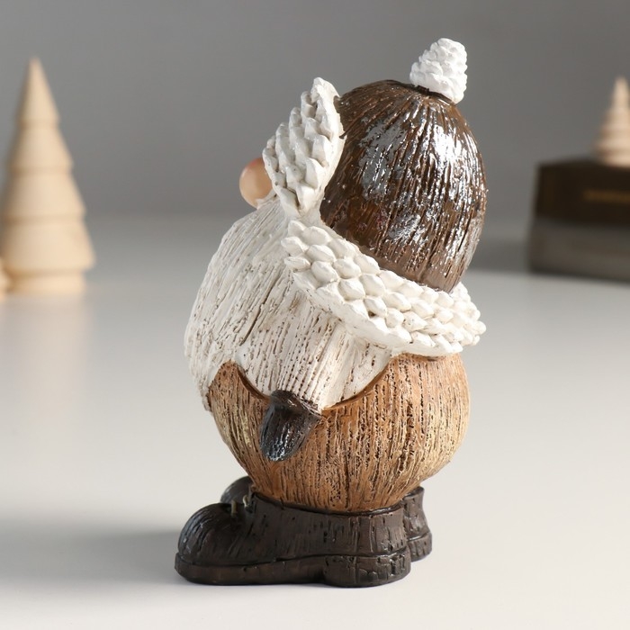 Сувенир полистоун "Дед Мороз в шапке-шишке, с елочкой" 9х7х15 см