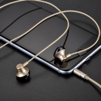 Наушники Hoco M18, проводные, вкладыши, микрофон, jack 3.5 mm, 1.2 м, золотистые Наушники Hoco M18, проводные, вкладыши, микрофон, jack 3.5 mm, 1.2 м, золотистые