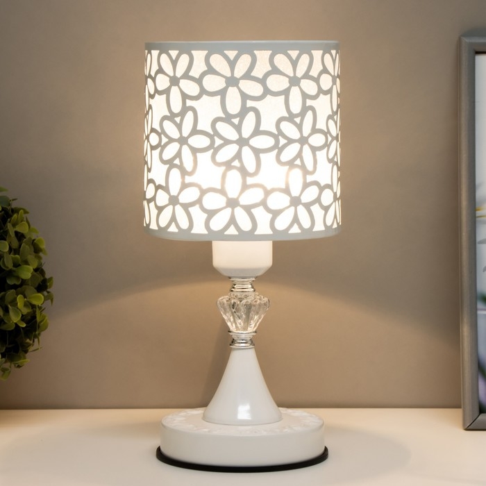 Лампа настольная "Белые цветы" 40W E27 белый 14,5х14,5х31 см RISALUX