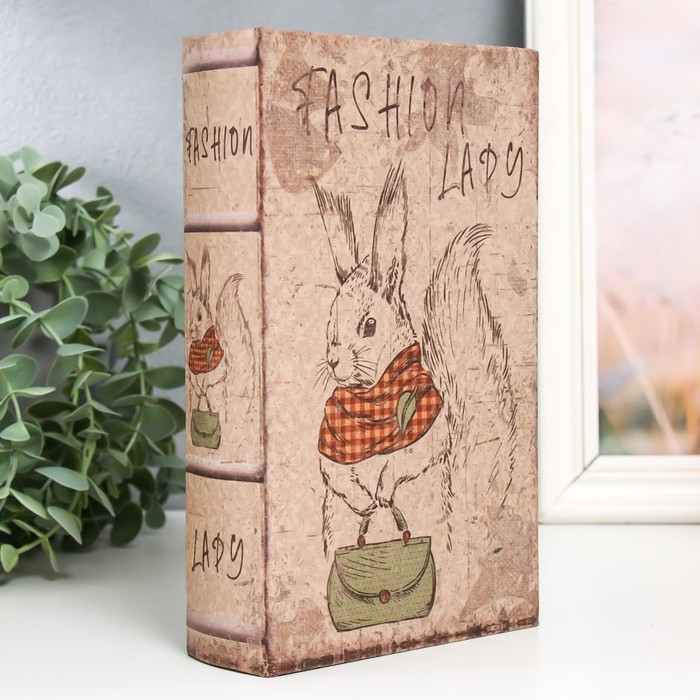 Сейф-книга дерево кожзам Сейф-книга дерево кожзам "Белочка в палантине и с сумочкой" 21х13х5 см