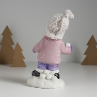 Сувенир керамика "Мальчик в розовой курточке, со снежком" 10,3х7,3х16 см Сувенир керамика "Мальчик в розовой курточке, со снежком" 10,3х7,3х16 см