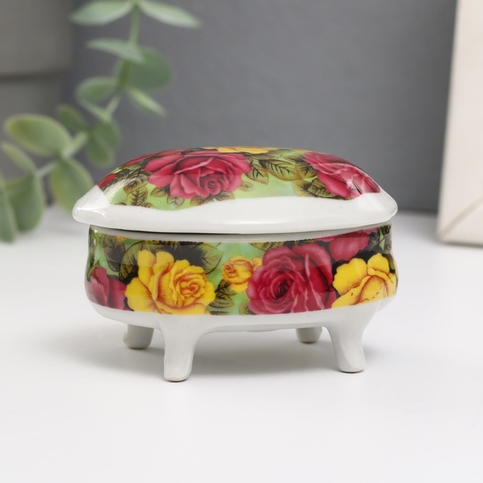 Шкатулка керамика на ножках Шкатулка керамика на ножках "Куст с розами" 6,1х7,7х4,8 см