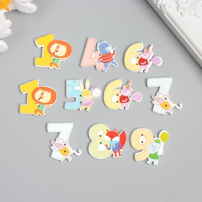 Пуговицы дерево для творчества 2 прокола "Зверята и цифры" набор 10 шт 2,8х2,8 см