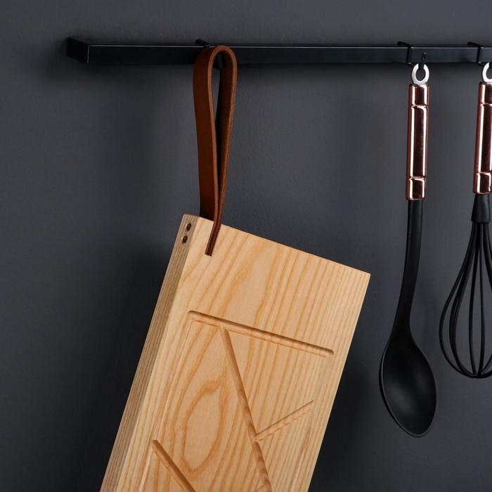 Доска разделочная Доброе дерево Доска разделочная Доброе дерево "Оригами", для сервировки и подачи, кожаная ручка, массив ясеня, 45х20 см