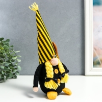 Кукла интерьерная "Бабуля в полосатом колпаке с ложкой для мёда и пчёлами" 28х8 см Кукла интерьерная "Бабуля в полосатом колпаке с ложкой для мёда и пчёлами" 28х8 см