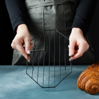 Решётка для глазирования и остывания кондитерских изделий KONFINETTA «Октаэдр», 25×15×1,8 см, цвет чёрный Решётка для глазирования и остывания кондитерских изделий KONFINETTA «Октаэдр», 25×15×1,8 см, цвет чёрный