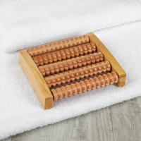 Массажёр для ног &laquo;Ножное счастье&raquo;, 12,5 &times; 14 &times; 3,5 см, 5 рядов, деревянный