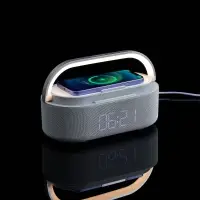 Колонка с часами и беспроводной зарядкой Veske ver.2, серая Колонка с часами и беспроводной зарядкой Veske ver.2, серая