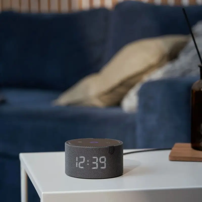 Умная колонка &laquo;Новая Яндекс Станция Мини&raquo; с часами, черная