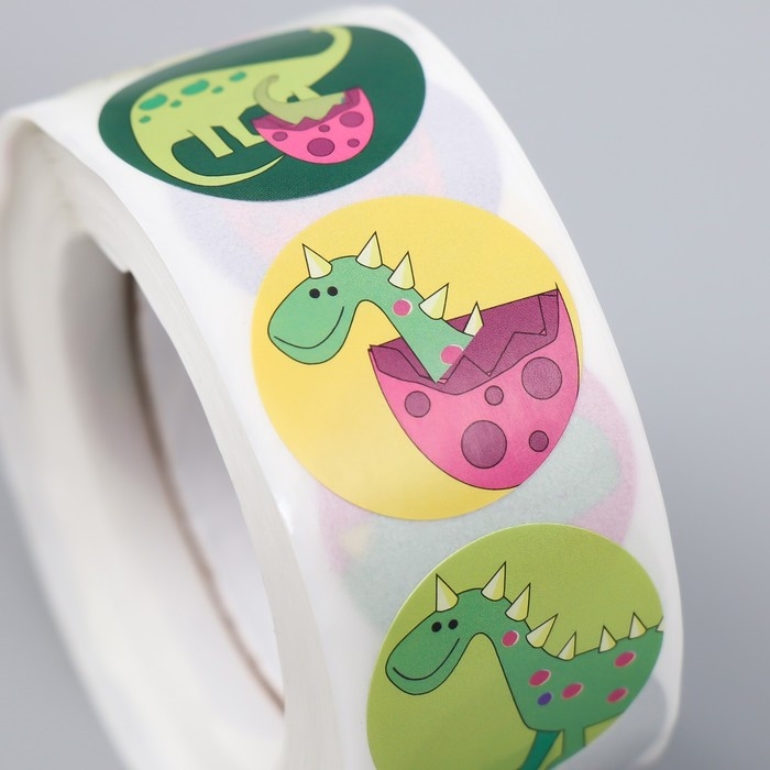 Наклейка бумага Наклейка бумага "Динозаврики" d=2,5 см 500 шт в рулоне 3х6,5х6,5 см