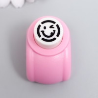 Дырокол фигурный "Хитрый смайлик" d=1,5 см МИКС 3х4х3,5 см Дырокол фигурный "Хитрый смайлик" d=1,5 см МИКС 3х4х3,5 см