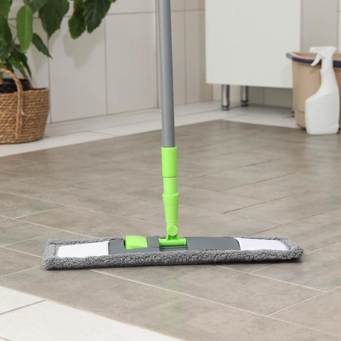 Швабра для мытья пола плоская Доляна, насадка из микрофибры 42&times;12 см, телескопическая ручка 73-124 см