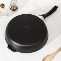 Сковорода &laquo;Традиция&raquo;, d=28 см, пластиковая ручка, антипригарное покрытие, цвет чёрный