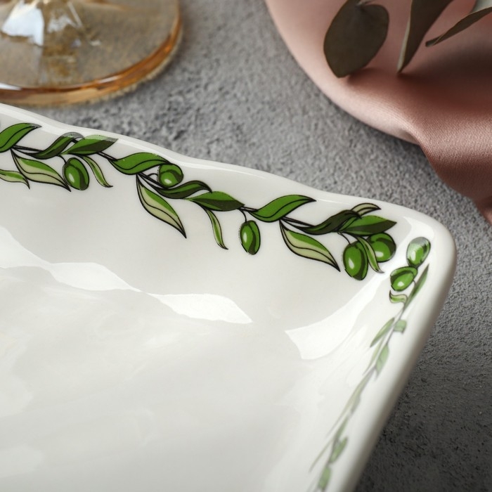 Блюдо керамическое с соусником &laquo;Оливки&raquo;, 18.6 х 17.5 х 4 см, цвет белый