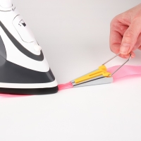 Устройство для складывания косой бейки, 12 мм, цвет жёлтый Устройство для складывания косой бейки, 12 мм, цвет жёлтый