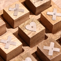 Игра настольная "Крестики-нолики" 12х12х3 см, манговое дерево Игра настольная "Крестики-нолики" 12х12х3 см, манговое дерево