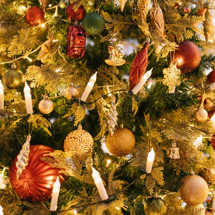 Гирлянда &laquo;Нить&raquo; 6 м с насадками &laquo;Свечи на прищепке&raquo;, IP20, тёмная нить, 30 LED, свечение тёплое белое, 220 В