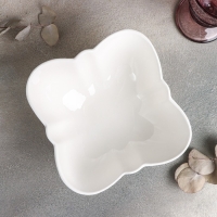 Салатник фарфоровый Magistro &laquo;Бланш. Фигурный квадрат&raquo;, 1,35 л, 18&times;18 см, цвет белый