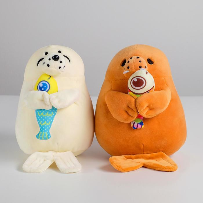 Мягкая игрушка &laquo;Нерпа с рыбкой&raquo;, цвета МИКС