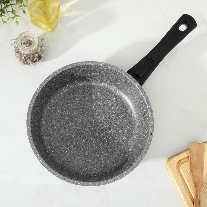 Сковорода Доляна &laquo;Марбл&raquo;, d=24 см, стеклянная крышка, съёмная ручка, антипригарное покрытие