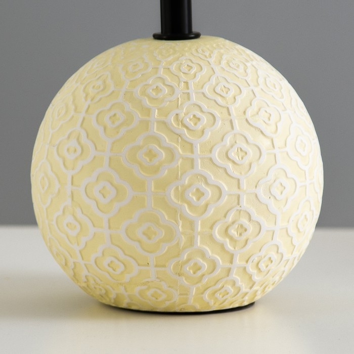 Настольная лампа "Алиша" Е14 40Вт белый 18х18х28 см RISALUX