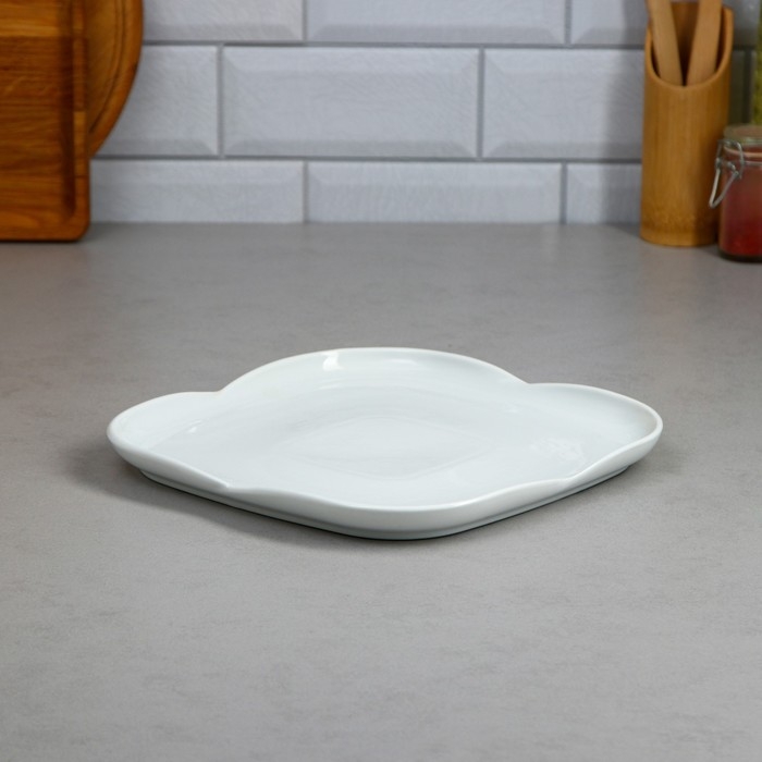 Блюдо &laquo;Голбарг&raquo;, фарфор, Иран