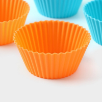 Форма для выпечки Доляна &laquo;Силикон плюс&raquo;, 27&times;18,5 см, 6 ячеек, силиконовые вкладки, антипригарное покрытие, цвет формочек МИКС