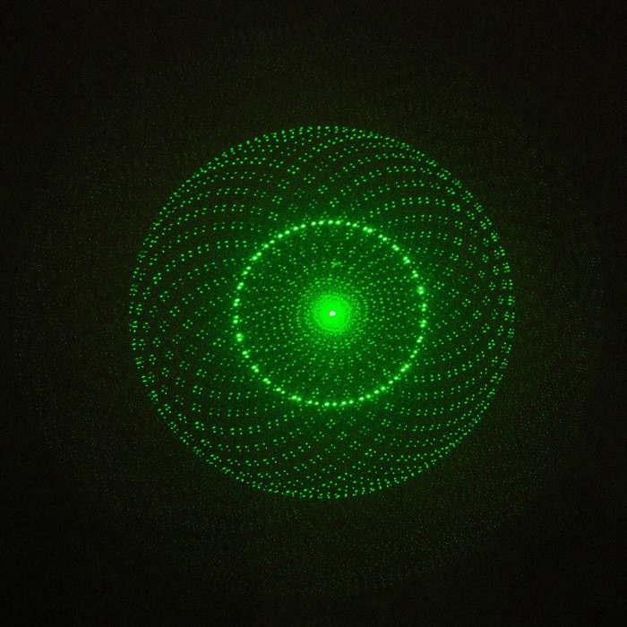 Лазерная указка, 532 нм, 4 насадки, 2 ААА, зеленый луч Лазерная указка, 532 нм, 4 насадки, 2 ААА, зеленый луч