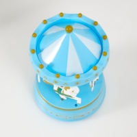 Сувенир музыкальный механический "Карусель 4 лошадки" голубая 9,6х9,6х15,5 см Сувенир музыкальный механический "Карусель 4 лошадки" голубая 9,6х9,6х15,5 см